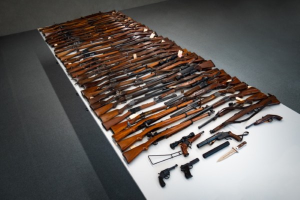 Polizei beschlagnahmt 70 Waffen bei Hobby-Jägern