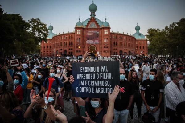 Portugals Tierschützer protestieren gegen Stierrennen