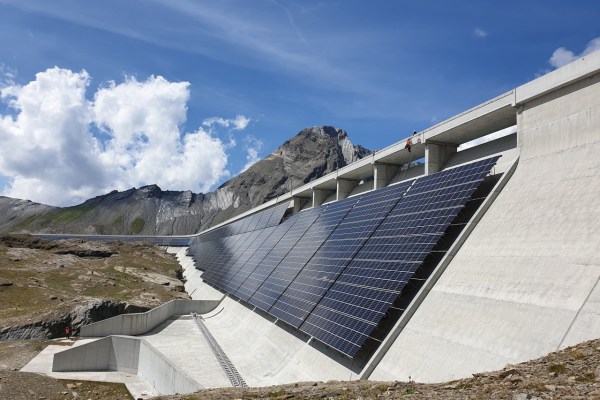 L'offensive solaire dans les Alpes compense le fiasco de l'éolien