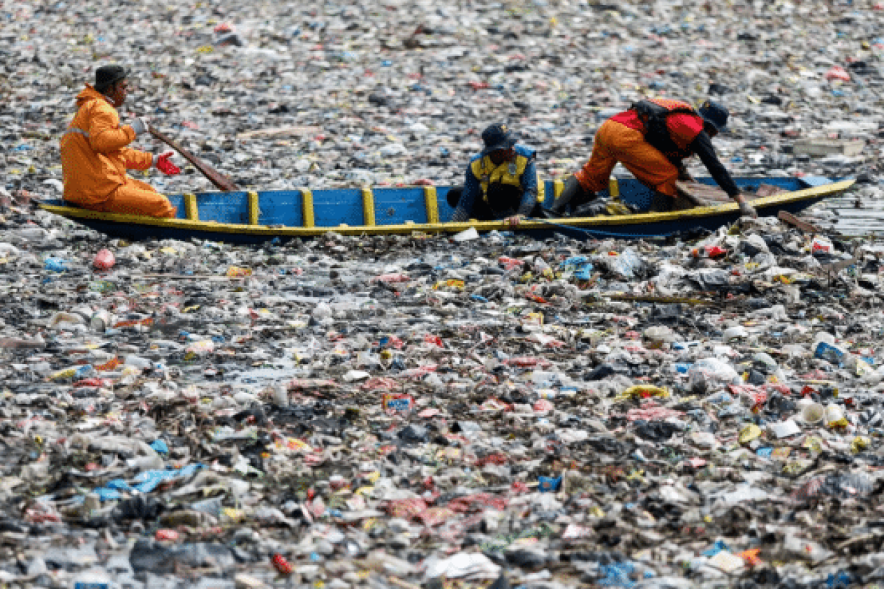 Der weltweit giftigste Fluss schwemmt neue Müllberge an