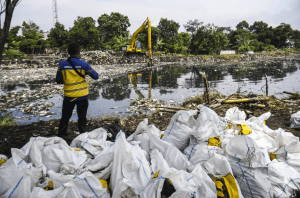 Plastikmüll im Citarum