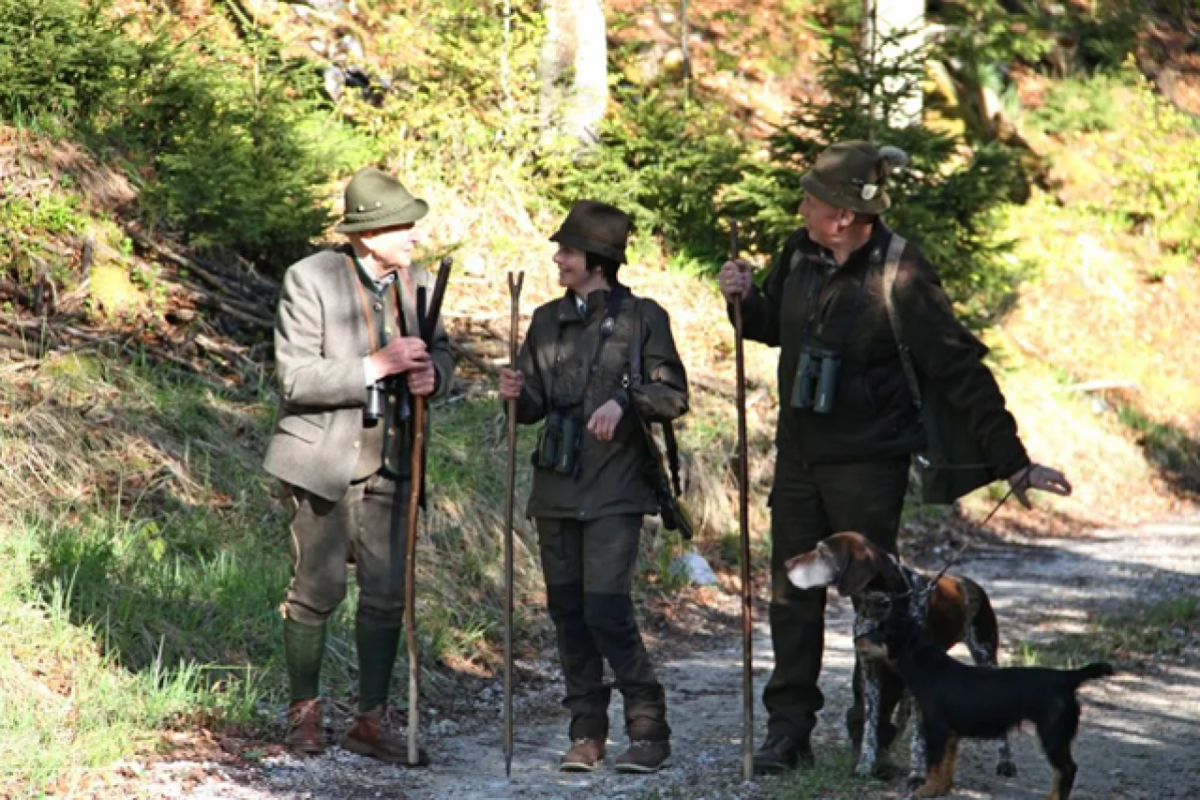 26-jährige Hobby-Jägerin bestätigt geläufige Jagd-Klischees