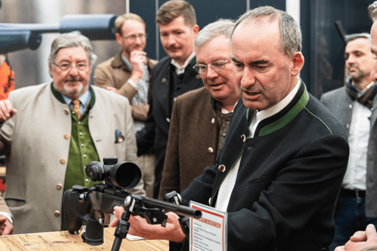 PETA kritisiert Jagdmesse in Neuburg scharf