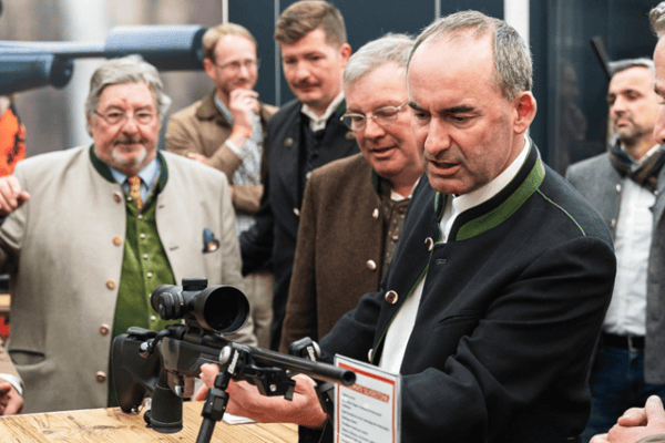 PETA critica duramente la fiera della caccia a Neuburg