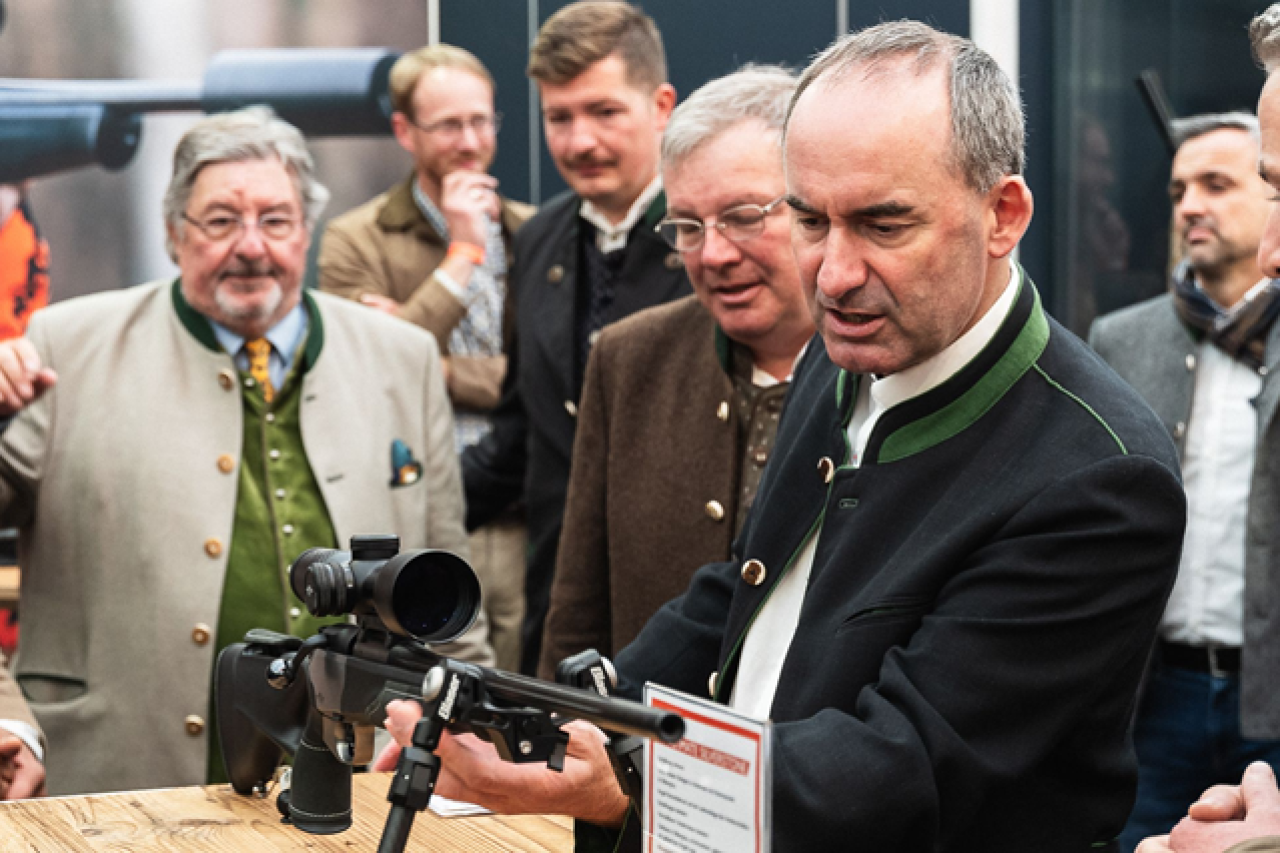 PETA kritisiert Jagdmesse in Neuburg scharf