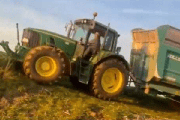 Vidéo : un agriculteur attaque des véhicules de chasseurs