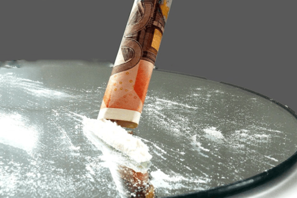 Delirio di un cacciatore per hobby sotto cocaina: quando il tempo libero armato diventa un pericolo per tutti