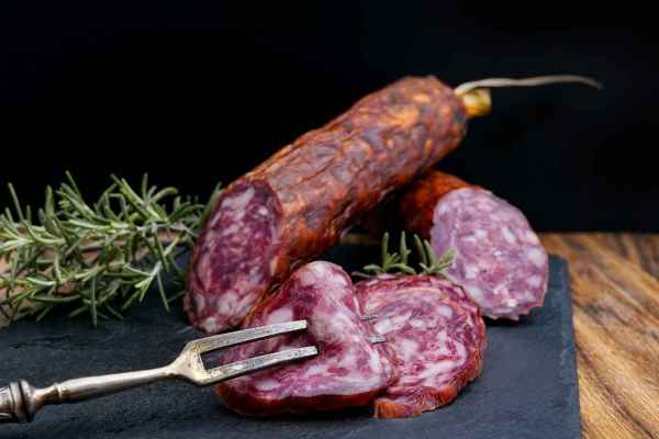 Hirschsalsiz und Wildsalami: Die Krebswarnung gilt auch für Wildfleisch